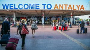 Numărul turiștilor străini în orașul Antalya crește