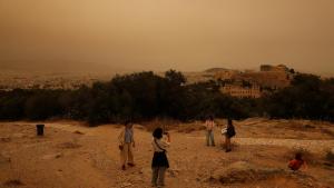 گرد و غبار صحرا فضای  آتن را پوشاند