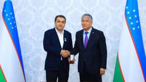 Farg‘ona viloyati hokimiga TURKSOY medali topshirildi