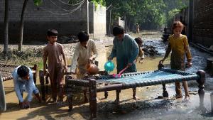 پاکستان: سیلاب اور متعدی بیماریاں، 10 کلیاں خنّاق کی وجہ مرجھا گئیں