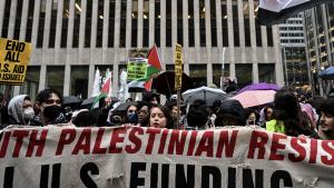نیو یارک میں بائیڈن کے خلاف اور فلسطین کے حق میں مظاہرہ