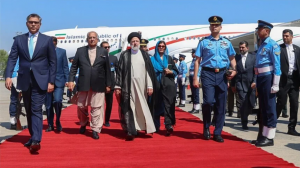 رئیس‌جمهور ایران در راس هیئت عالی‌رتبه به پاکستان سفر کرد