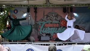 2.5万人参加法国“吉沃尔斯土耳其文化节”