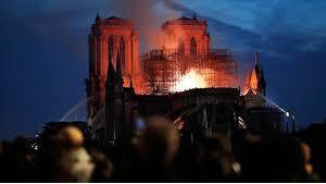 Париждің әлемге танымал Әулие Ана (Notre Dame) шіркеуі өртке оранды