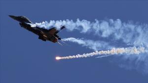 A SOLOTÜRK csapata a világon először hajtott végre „kobra manővert” F-16-os repülőgéppel