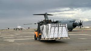 Afghanistan, gli aiuti umanitari inviati dalla Turkiye sono giunte all'aeroporto di Mazar-i-Sharif