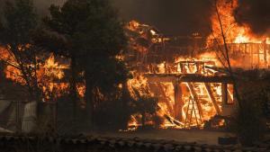 En Chile una ola de incendios deja 22 muertos