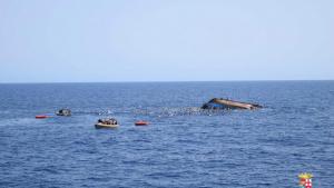 突尼斯海域移民船只沉没34人失踪