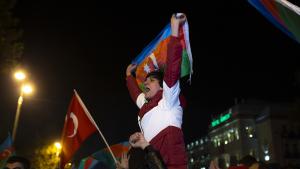 Azerbaýjanlylar Ermenistanyň Daglyk Garabag bilen bagly şertnanama gol çekmeginden hoşal