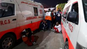 Израел атакува линейка в Газа...