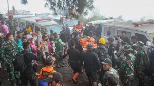 جان باختن 22 کوهنورد در پی فوران آتشفشان در اندونزی
