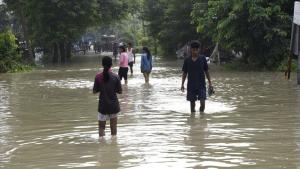 Наводнения в Индия и Бангладеш...