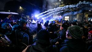 Milano, scontri al corteo antifascista: ferito un poliziotto