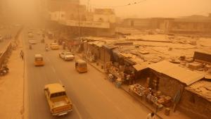伊拉克遭遇强沙尘暴 四千人住院