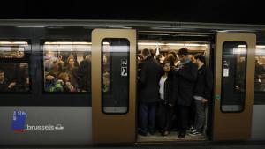 Copilul născut într-o stație de metrou din Belgia a primit un abonament gratuit pe viață