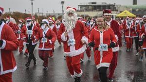 مسابقه دو بابانوئل‌ها در آمریکا برگزار شد