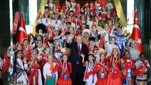 Prezident Erdogan türki döwletlerden gelen çagalar bilen duşuşdy