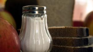Consumul mai redus de sare previne riscul apariției multor boli