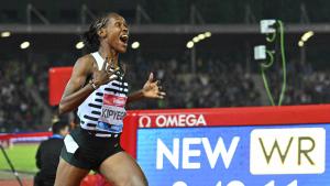 Kipyegon rompe el récord mundial femenino de 1500 metros