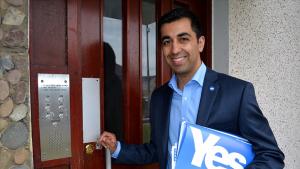 Humza Yousaf giura come sesto primo ministro di Scozia