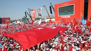 A Demokrácia és Mártírok gyűlése az isztambuli Yenikapı téren