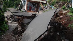 Un sismo de magnitud 6,2 sacude la isla de Java en Indonesia