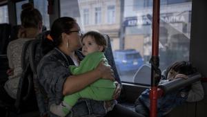 Ukrán civilek visszatérnek otthonukba