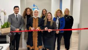 Una médica turca inaugura centro oftalmológico en EE.UU.