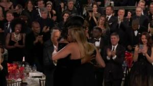 Oprah Winfrey recoge el premio en los Globos de Oro con un discurso contra el machismo y racismo
