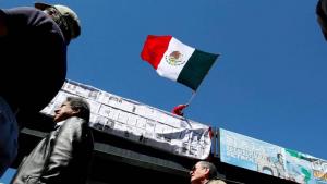 سقوط صفحه نمایش میتینگ در مکزیک؛ 5 کشته و 50 زخمی