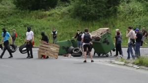 Carreteras cortadas en Nantes durante las protestas contra la reforma laboral