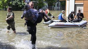 La destrucción de la presa Nova Kajovka hunde a Ucrania y obliga a evacuar a los civiles