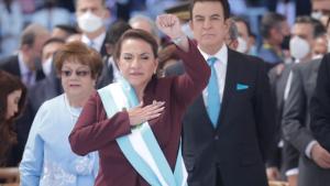 Гондурастын биринчи аял президенти ант берди