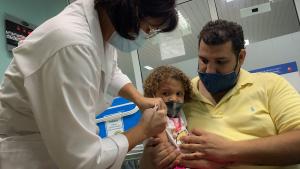 Reino Unido recomienda dosis de refuerzo contra el polio en menores de nueve