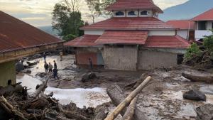 انڈونیشیا، آتش فشاں کے پھٹنے سے جانی نقصان میں مزید اضافہ