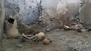 În orașul antic Pompeii au fost găsite osemintele a trei persoane