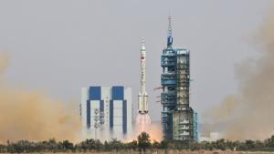 Çin “Şencou-16” missiyasına start verdi