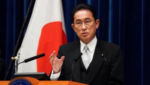 Primer ministro japonés realiza una visita sorpresa a Ucrania para reunirse con Volodímir Zelenksi