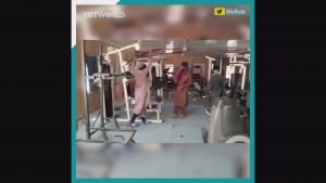 ورزش کردن اعضای طالبان در یک سالن ورزشی متروکه