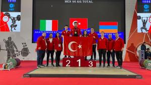 El levantador de pesas turco Sami Baki Kıymet se convierte en el campeón mundial sub-17