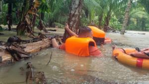 Филиппиндеги "Агхон" тайфуну: 7 адам каза болду
