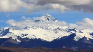 Пакистандык альпинист Эвересттин чокусуна кычкылтек кошулмаларын албастан чыкты