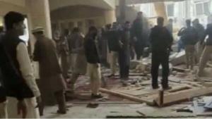 Ataque terrorista em mesquita no Paquistão causa 28 mortos