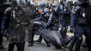 آغاز تحقیقات اداری درباره ماموران پلیس فرانسه به اتهام تهدید معترضان