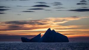 Антарктидадагы муз текчесинин мурда ойлогондон да тез эрип жатканы белгилүү болду