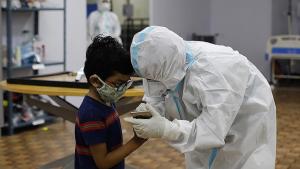 Az új típusú koronavírus járvány miatt Indiában közel 150 ezer gyermek maradt árván