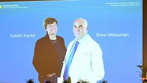 Il premio Nobel per la Medicina a Katalin Karikó e Drew Weissman per i vaccini contro il Covid