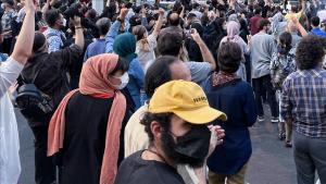تجمع دانشجویان در آغاز هفته سوم اعتراضات در ایران