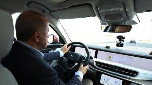 El presidente Erdogan hace prueba de manejo de TOGG, el Automóvil de Turquía
