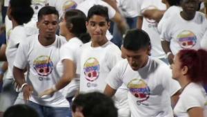 Venezuela intenta batir el récord para la rueda de salsa más grande del mundo